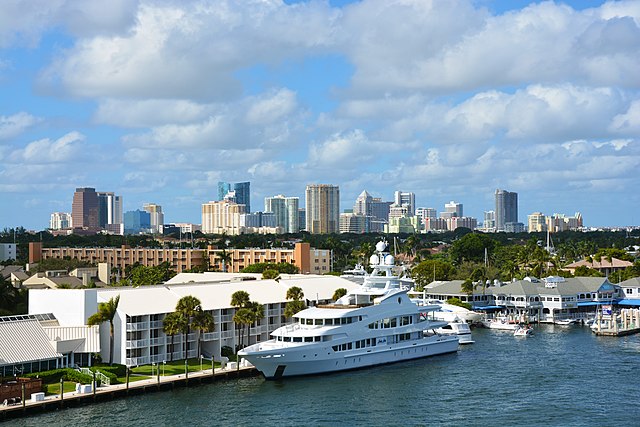 640px-Skyline_of_Fort_Lauderdale,_Nov-15